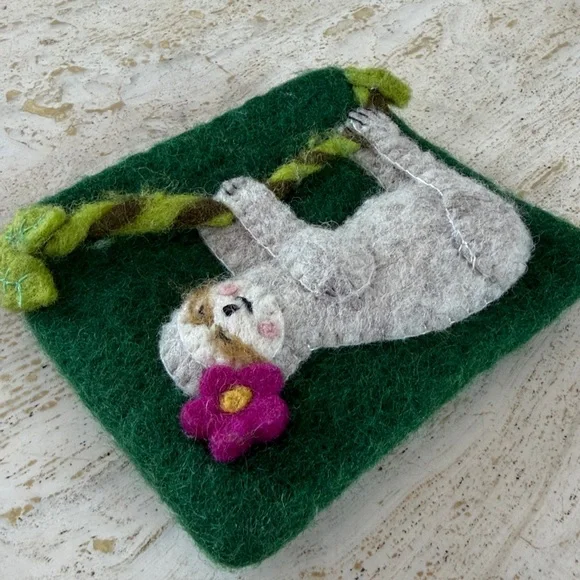 Swingin' Sloth Felt Coin Purse card holder wallet 100% wool Nepal fair trade - Picture 3 of 10